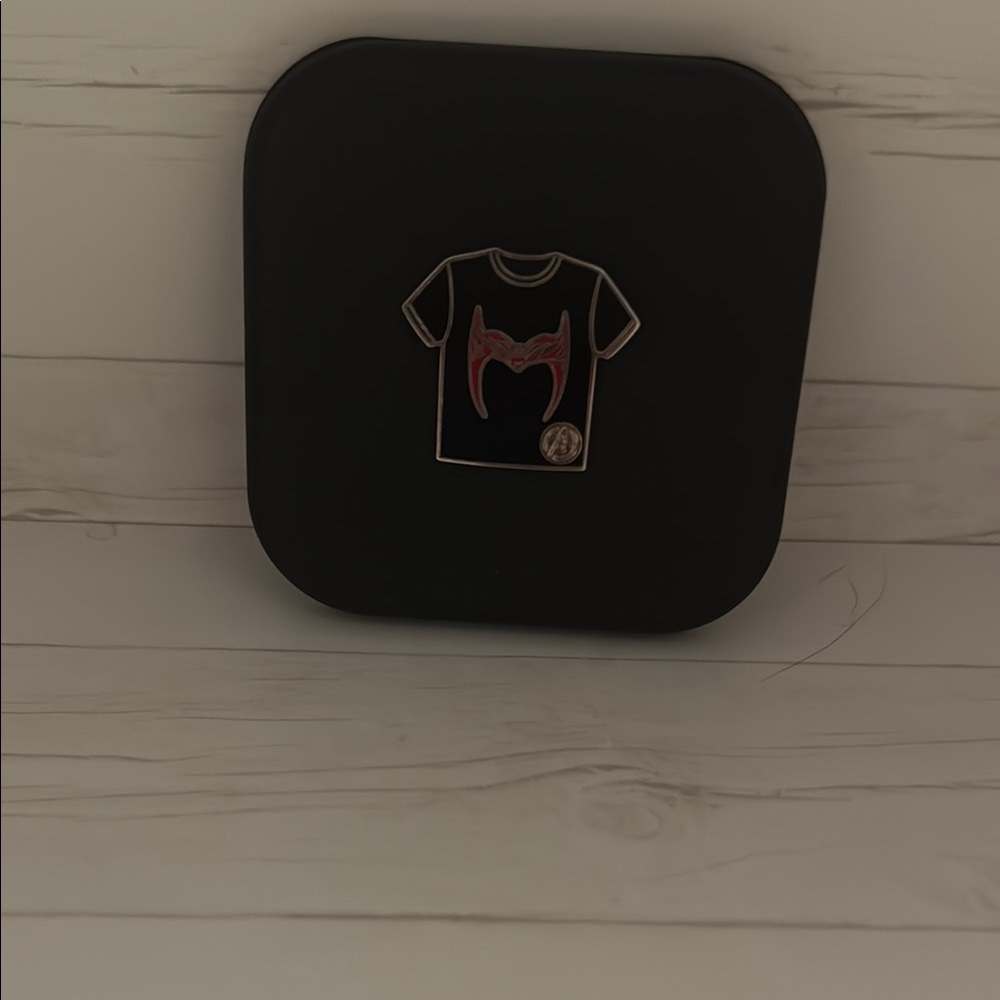 Marvel Superhero Tshirt Wanda Pin